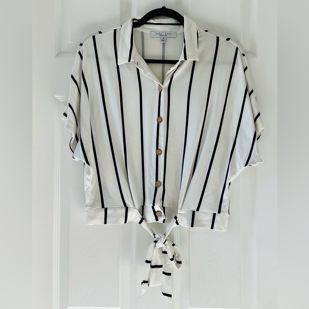 White Striped Cropped Top - Picture 3 of 9